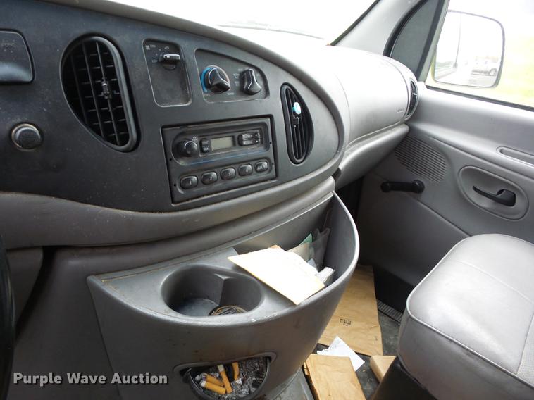 image for item J8578 1998 Ford Econoline E150 van