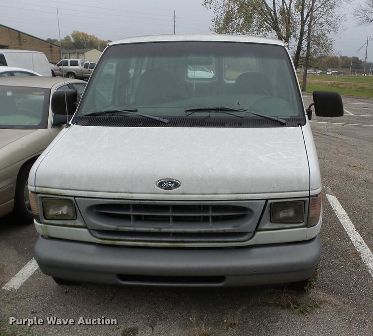 image for item J8579 1998 Ford Econoline E150 van
