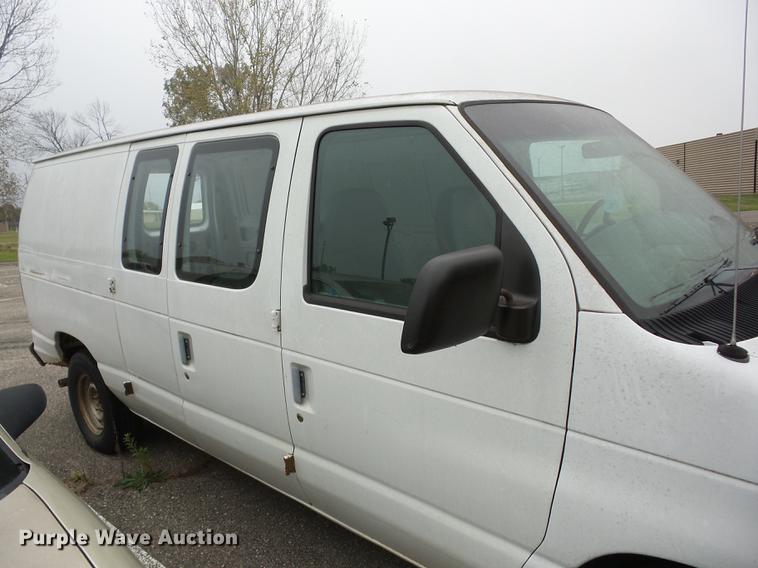image for item J8579 1998 Ford Econoline E150 van