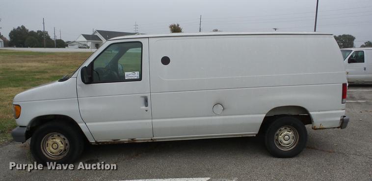 image for item J8579 1998 Ford Econoline E150 van