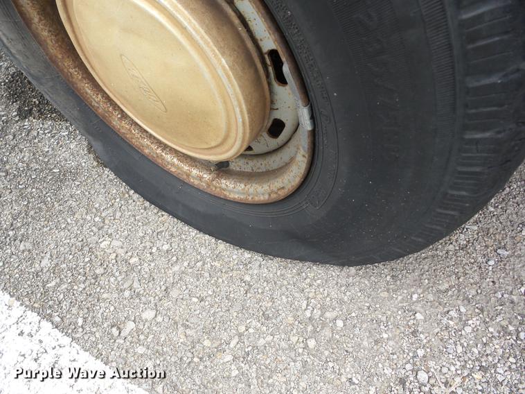 image for item J8579 1998 Ford Econoline E150 van