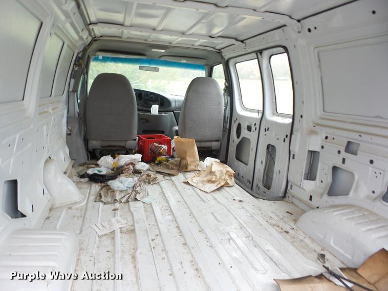 image for item J8579 1998 Ford Econoline E150 van
