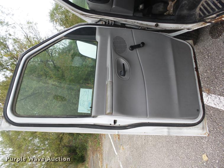 image for item J8579 1998 Ford Econoline E150 van