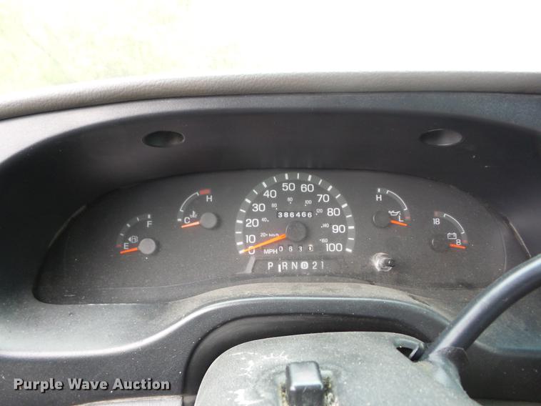 image for item J8579 1998 Ford Econoline E150 van