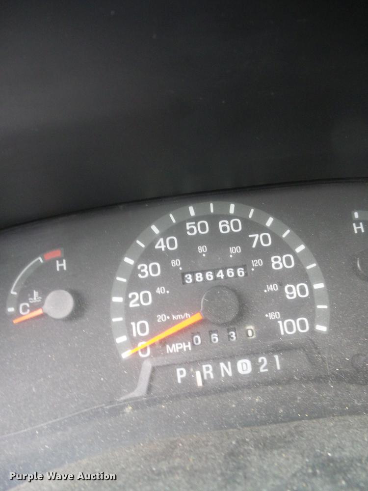 image for item J8579 1998 Ford Econoline E150 van