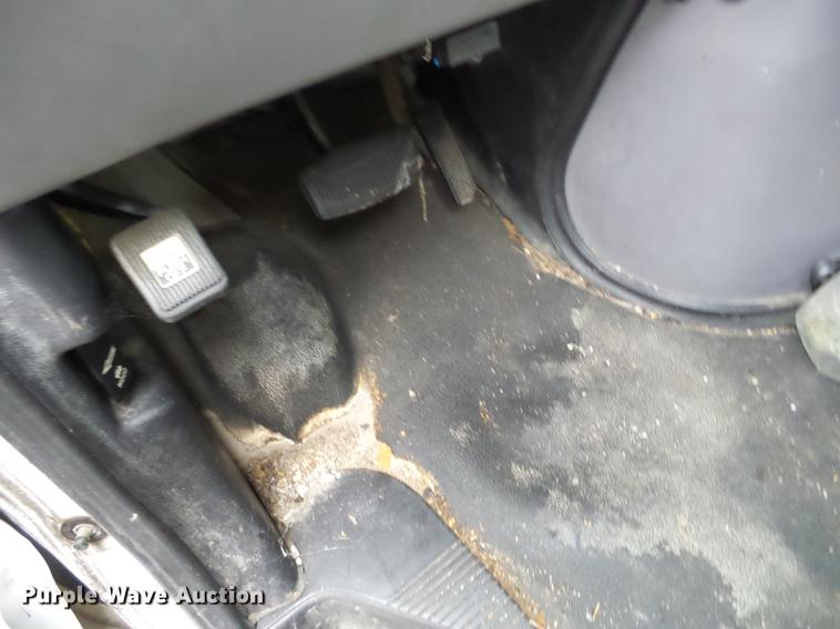 image for item J8579 1998 Ford Econoline E150 van