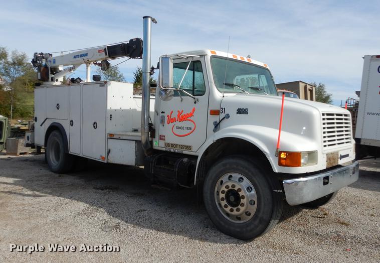 image for item K5834 1998 International 4900 service truck with crane