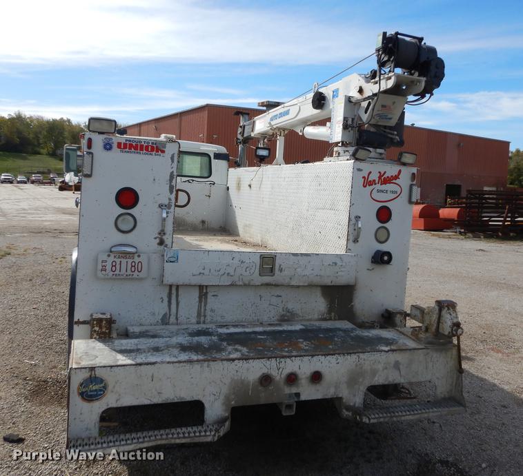 image for item K5834 1998 International 4900 service truck with crane