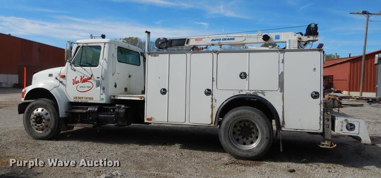 image for item K5834 1998 International 4900 service truck with crane