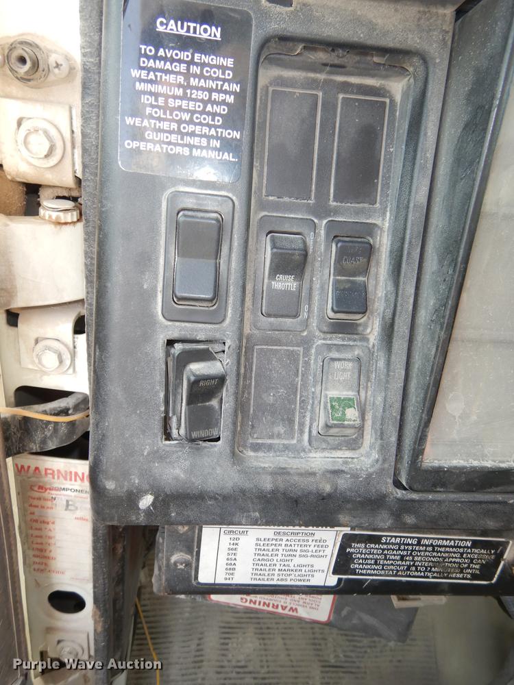 image for item K5834 1998 International 4900 service truck with crane