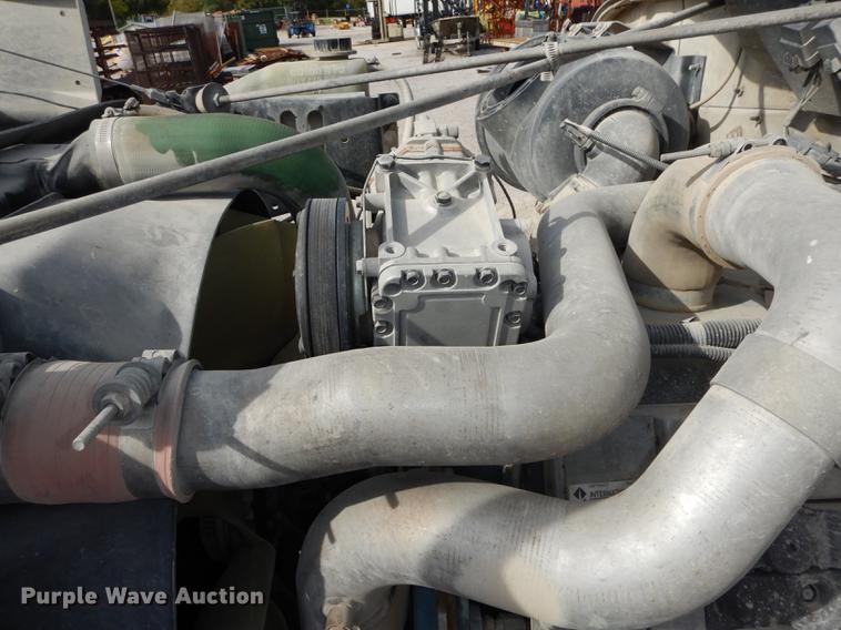 image for item K5834 1998 International 4900 service truck with crane