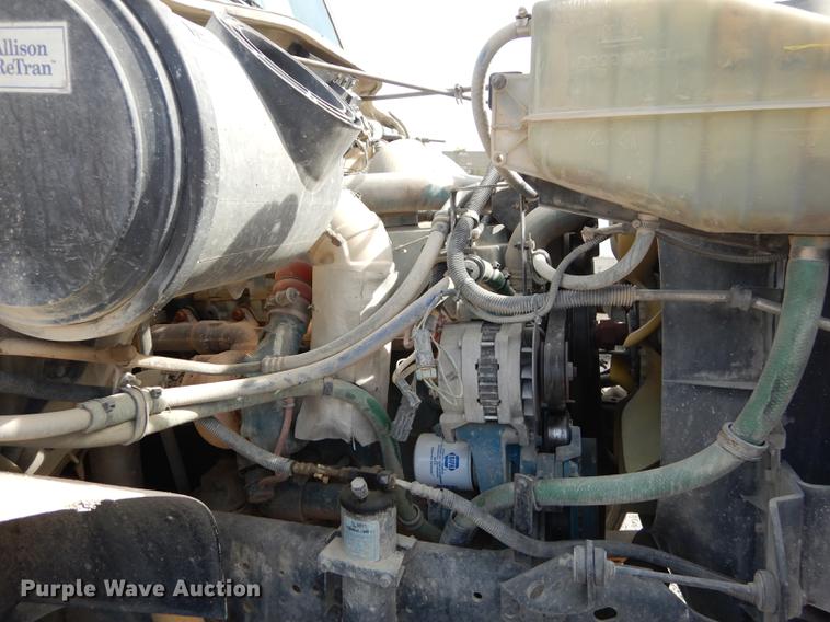 image for item K5834 1998 International 4900 service truck with crane