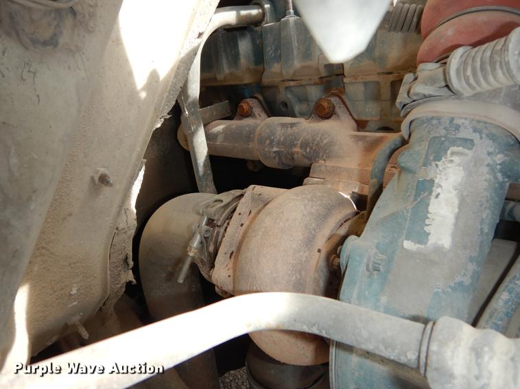 image for item K5834 1998 International 4900 service truck with crane