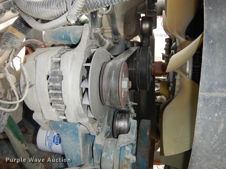 image for item K5834 1998 International 4900 service truck with crane