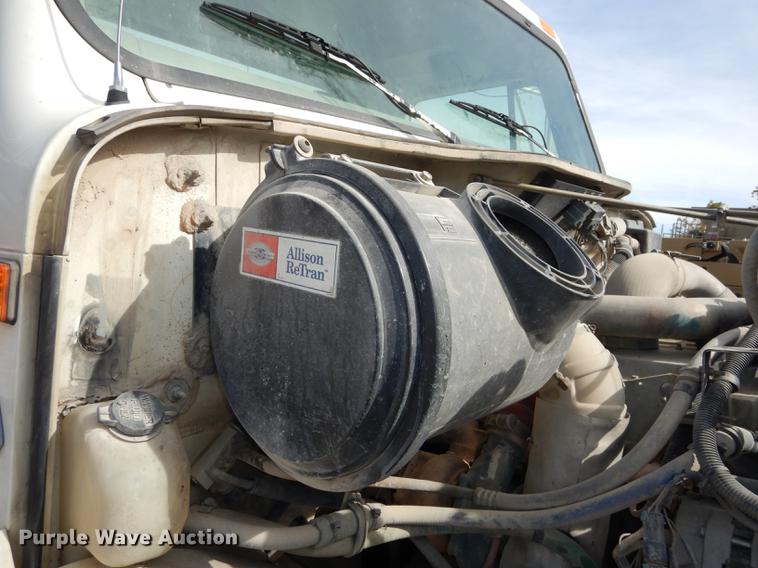 image for item K5834 1998 International 4900 service truck with crane