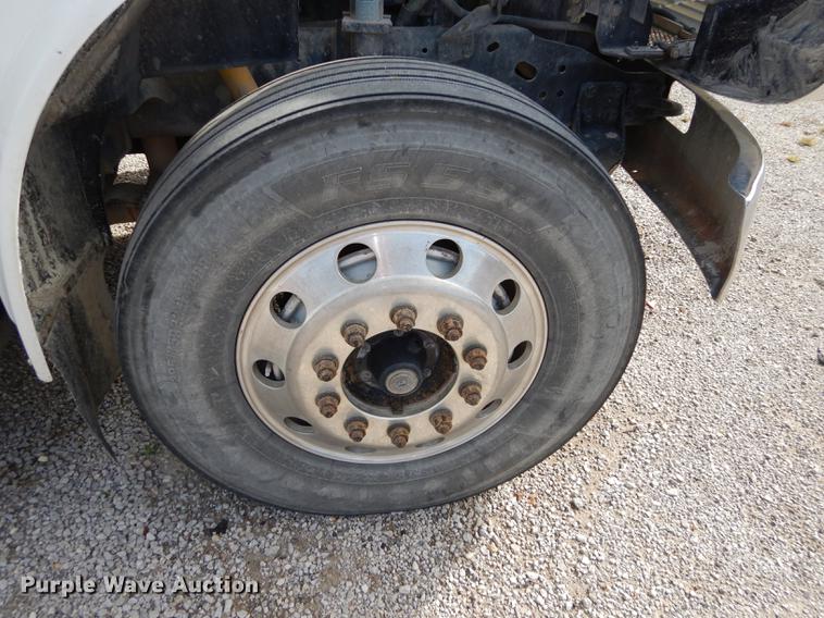 image for item K5834 1998 International 4900 service truck with crane