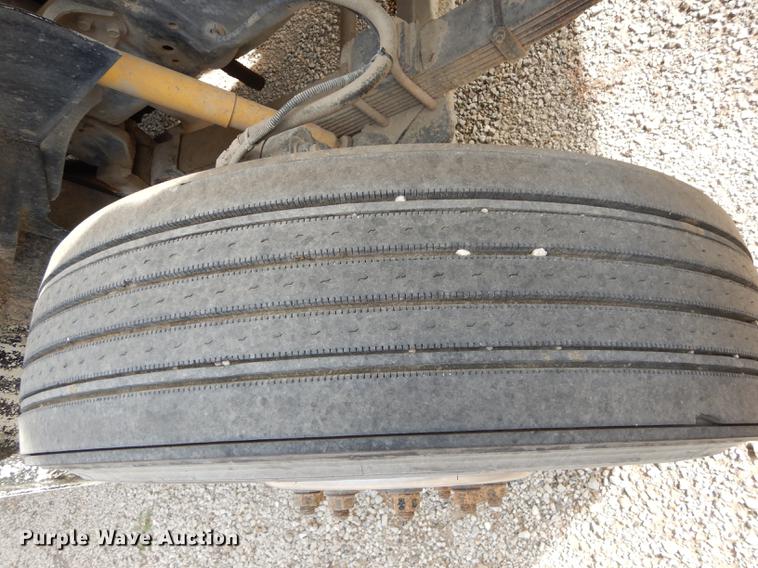 image for item K5834 1998 International 4900 service truck with crane