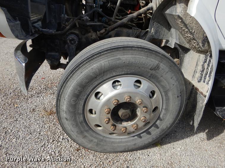 image for item K5834 1998 International 4900 service truck with crane