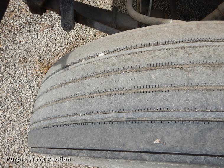 image for item K5834 1998 International 4900 service truck with crane