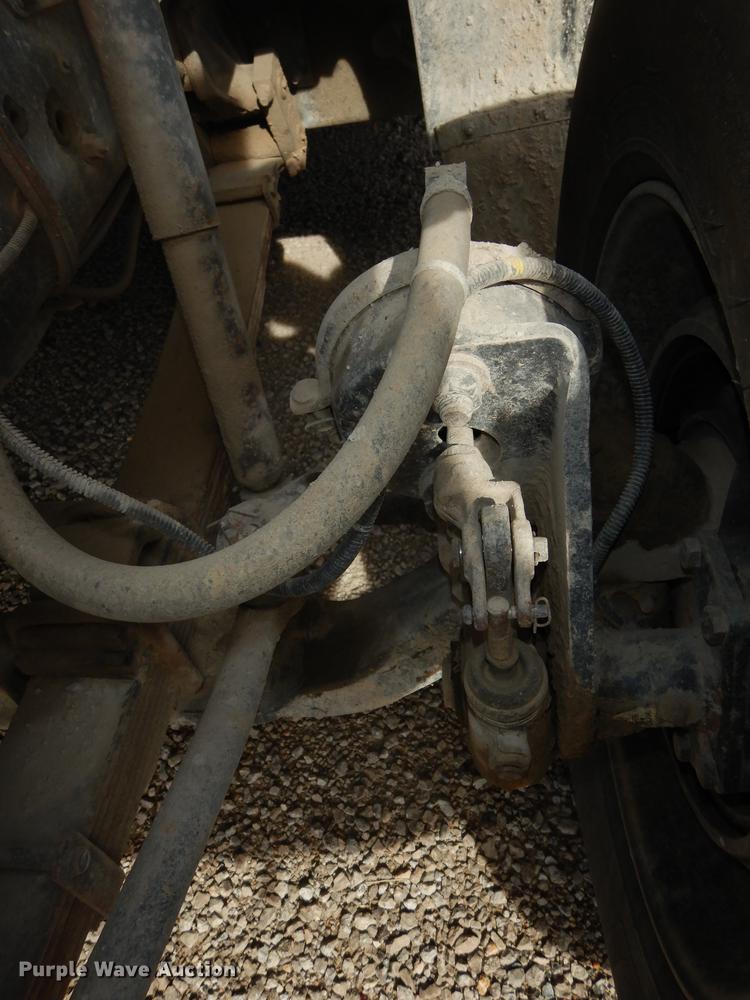 image for item K5834 1998 International 4900 service truck with crane