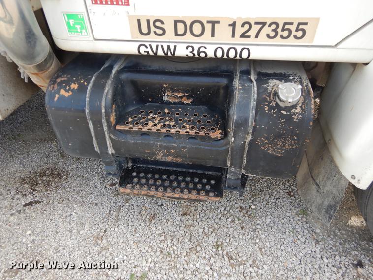 image for item K5834 1998 International 4900 service truck with crane