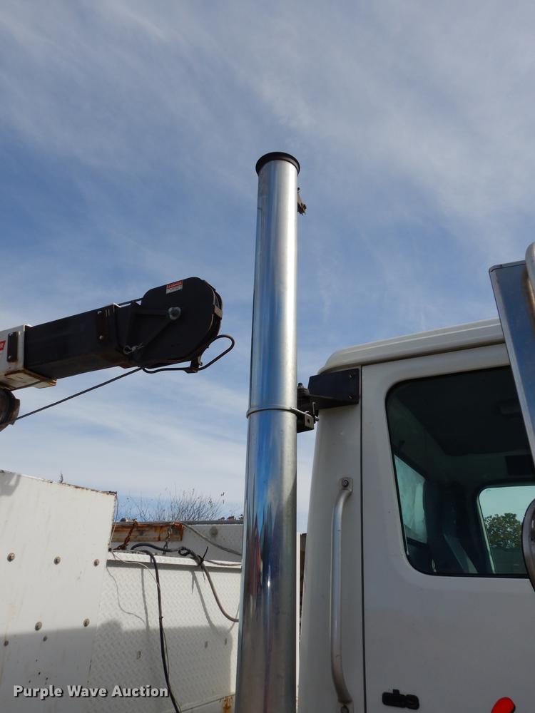 image for item K5834 1998 International 4900 service truck with crane