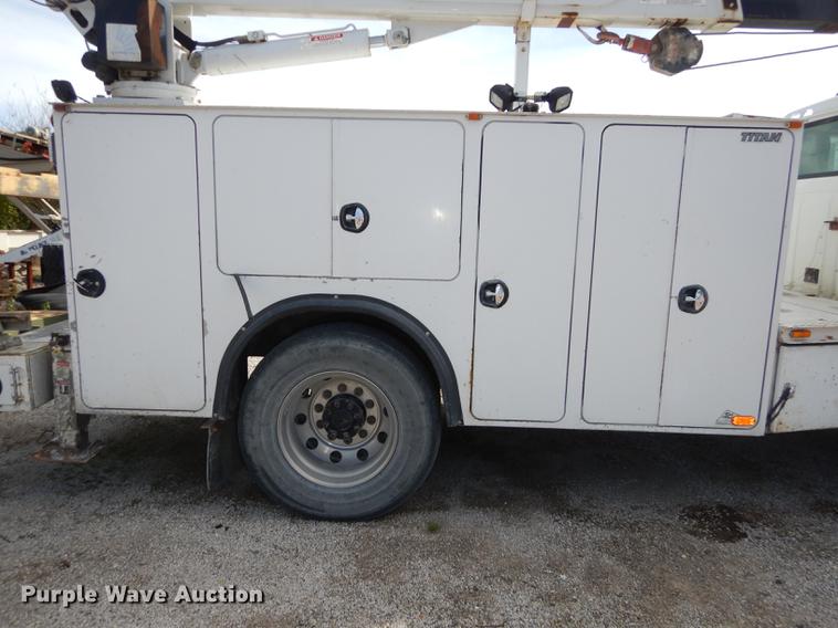 image for item K5834 1998 International 4900 service truck with crane