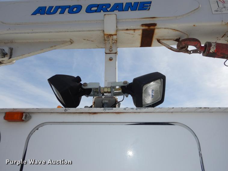 image for item K5834 1998 International 4900 service truck with crane