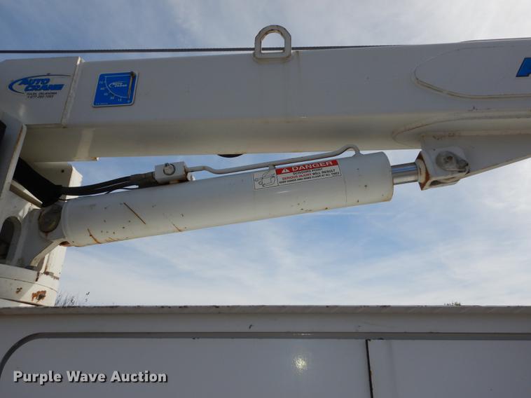 image for item K5834 1998 International 4900 service truck with crane