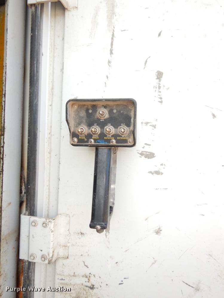 image for item K5834 1998 International 4900 service truck with crane