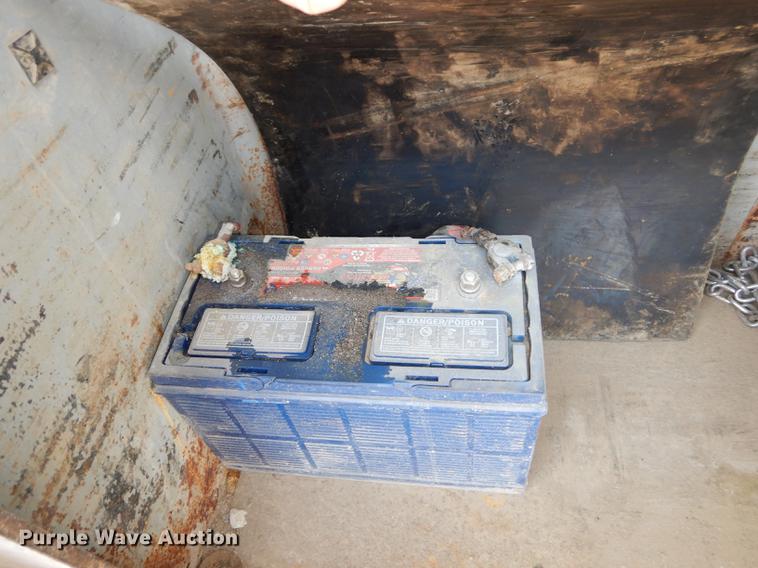 image for item K5834 1998 International 4900 service truck with crane