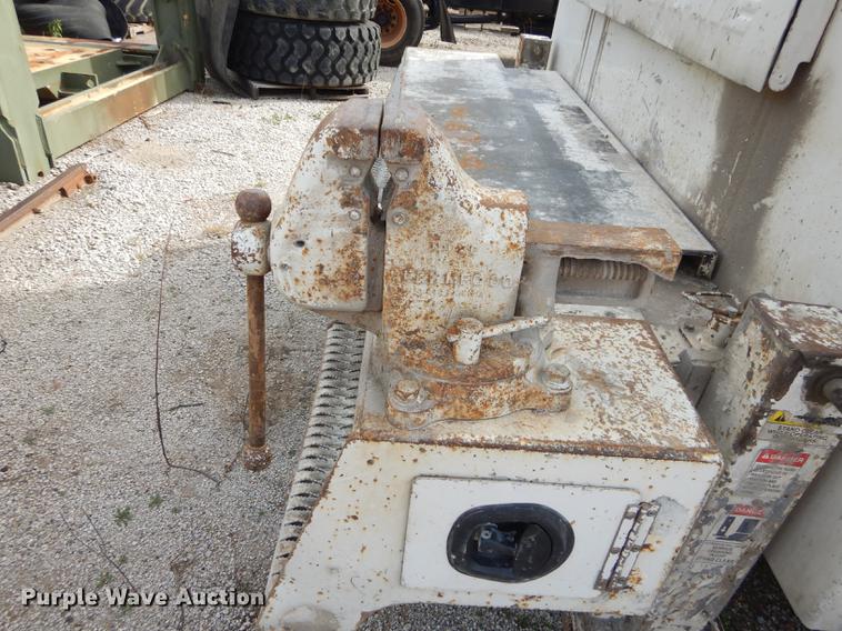 image for item K5834 1998 International 4900 service truck with crane