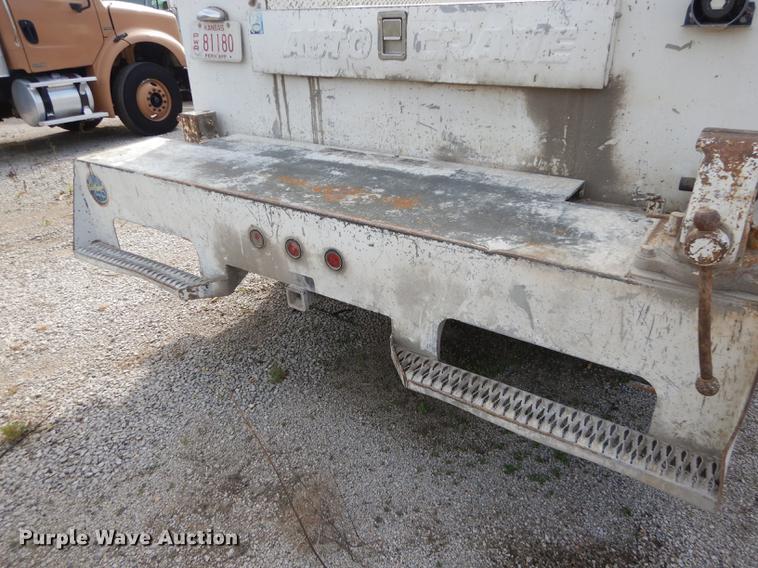 image for item K5834 1998 International 4900 service truck with crane