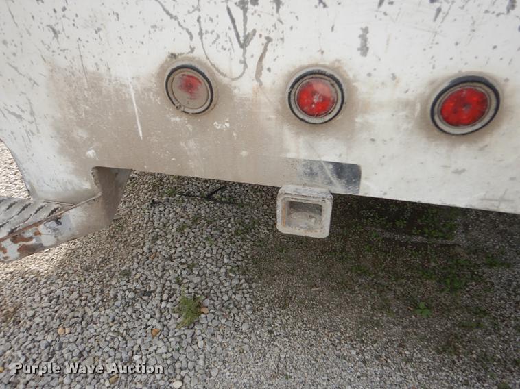 image for item K5834 1998 International 4900 service truck with crane