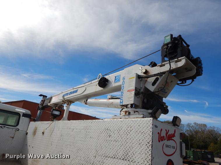 image for item K5834 1998 International 4900 service truck with crane