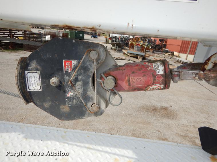 image for item K5834 1998 International 4900 service truck with crane