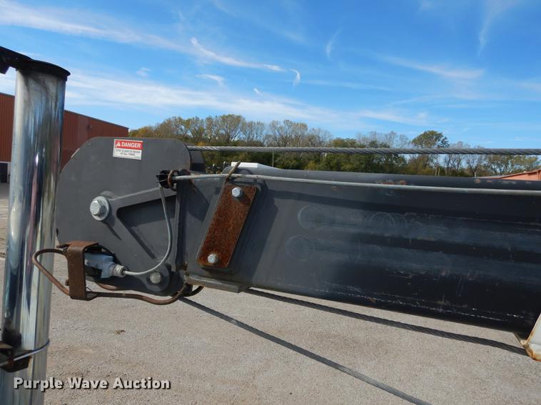 image for item K5834 1998 International 4900 service truck with crane