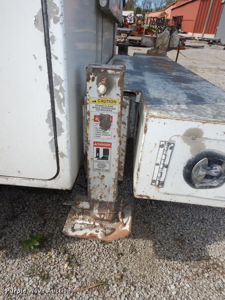 image for item K5834 1998 International 4900 service truck with crane