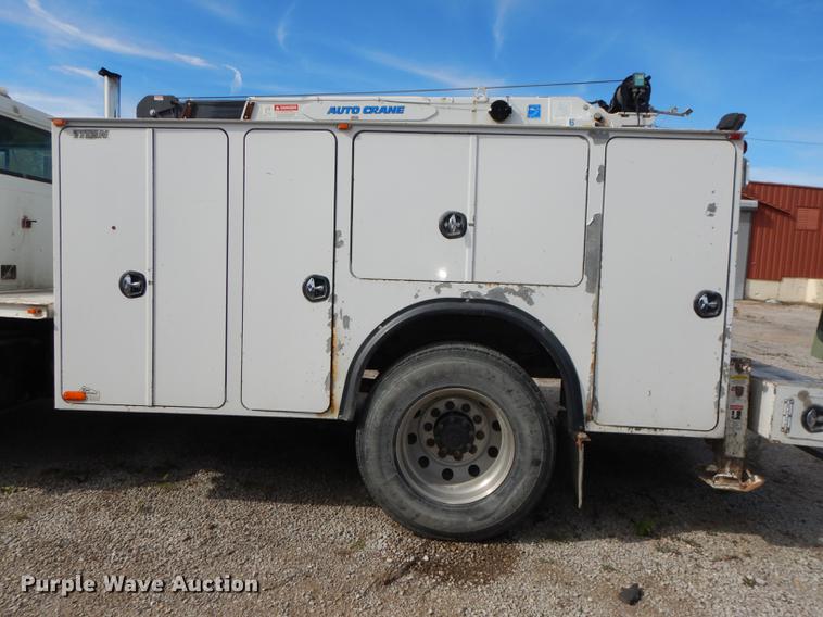 image for item K5834 1998 International 4900 service truck with crane