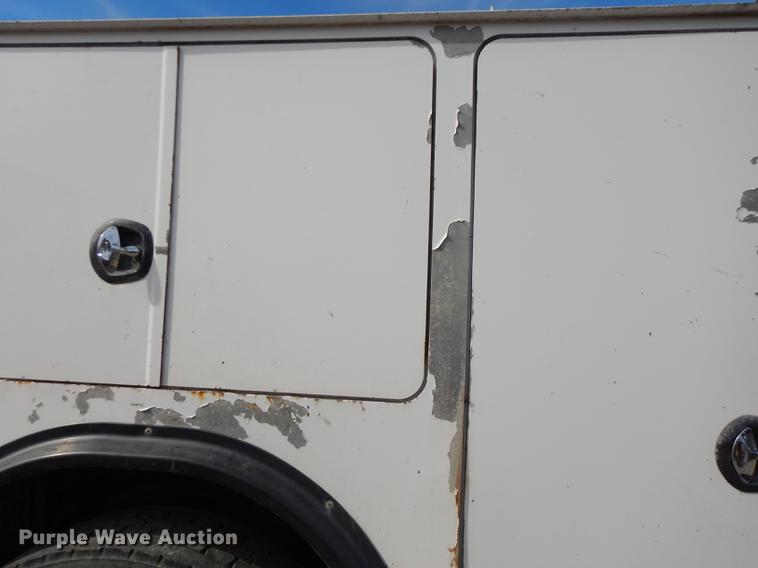 image for item K5834 1998 International 4900 service truck with crane