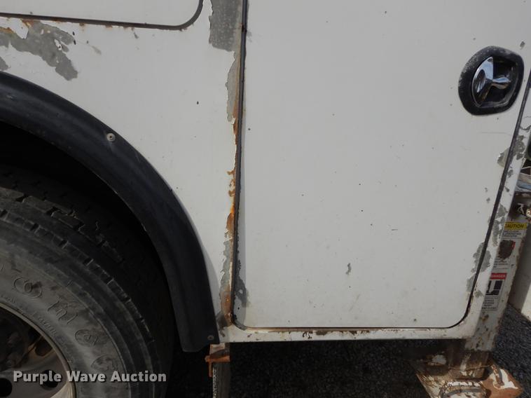 image for item K5834 1998 International 4900 service truck with crane