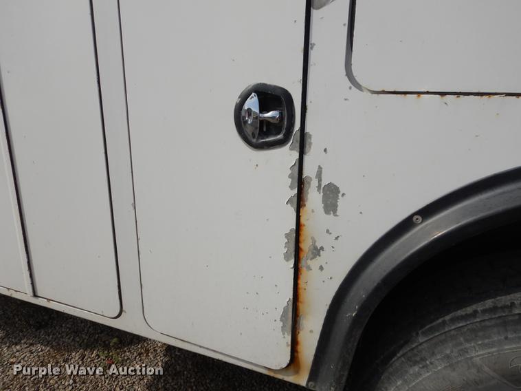 image for item K5834 1998 International 4900 service truck with crane