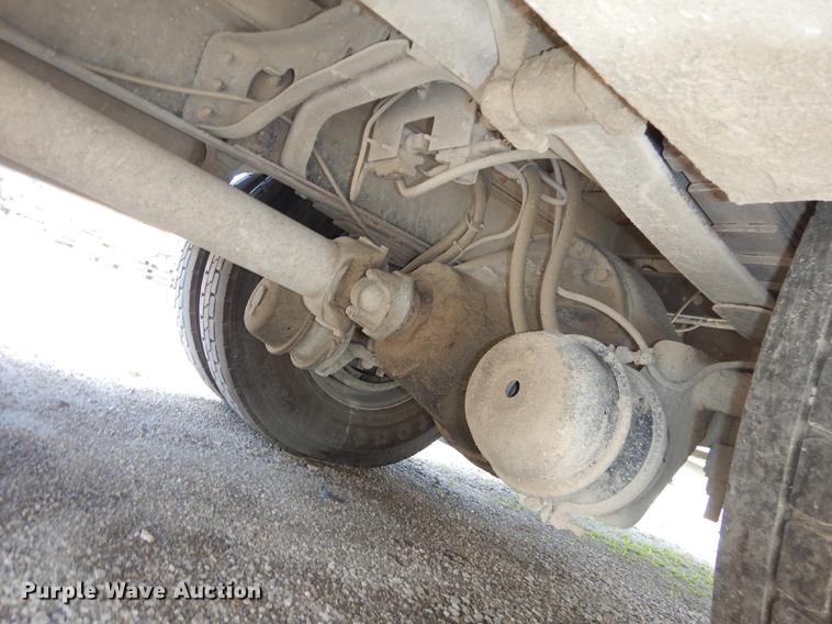 image for item K5834 1998 International 4900 service truck with crane