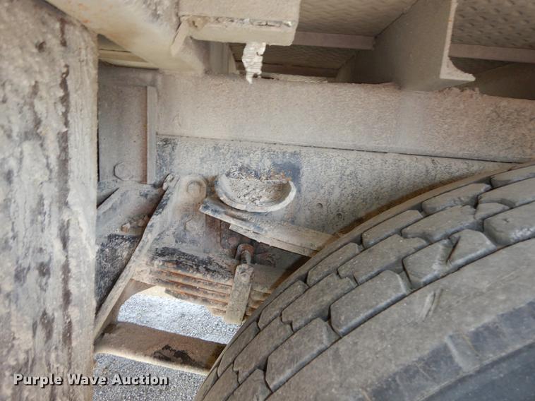 image for item K5834 1998 International 4900 service truck with crane