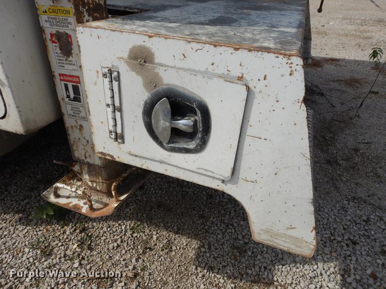 image for item K5834 1998 International 4900 service truck with crane