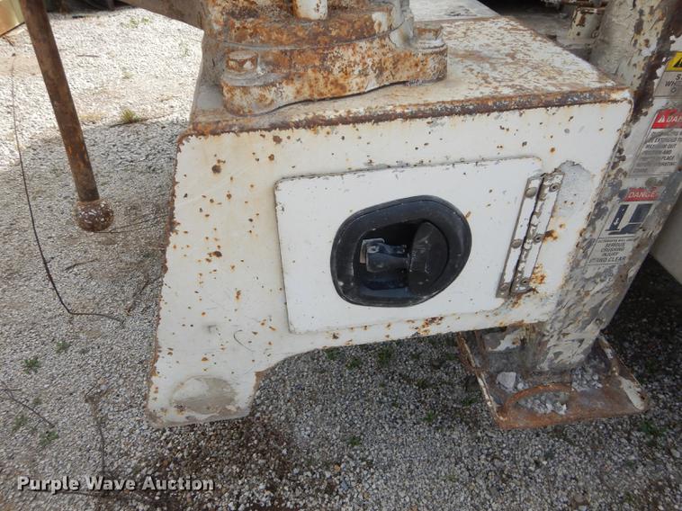 image for item K5834 1998 International 4900 service truck with crane