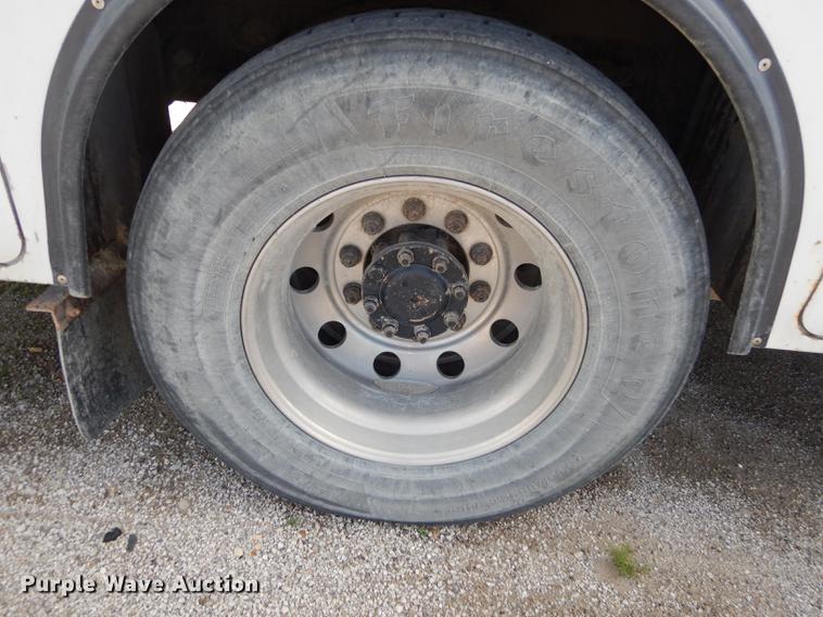 image for item K5834 1998 International 4900 service truck with crane