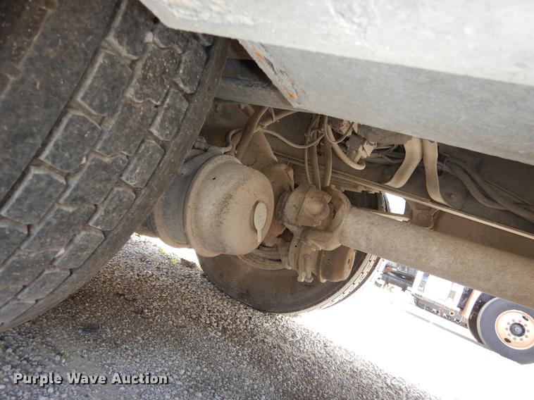 image for item K5834 1998 International 4900 service truck with crane