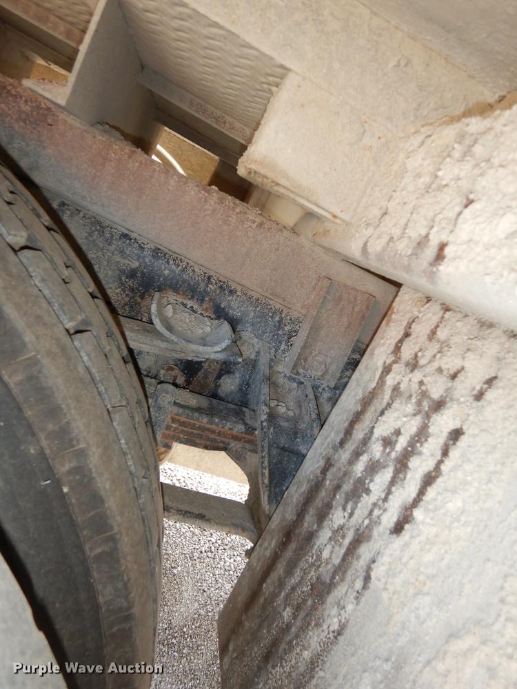 image for item K5834 1998 International 4900 service truck with crane