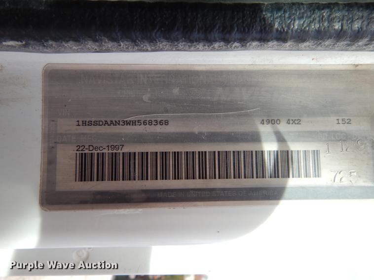 image for item K5834 1998 International 4900 service truck with crane